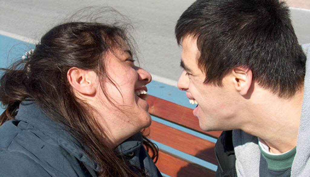 Né santi, né eroi. Ma nemmeno ladri: case famiglia e dintorni.